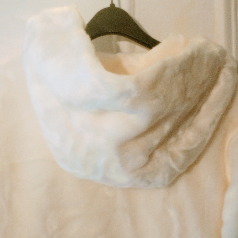Pamela McCoy Cream Faux Fur Coat - Picture 5 of 10